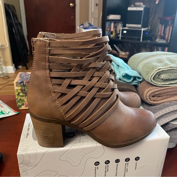 Arizona Jean Company Tan Woven Ankle Booties - Picture 9 of 9